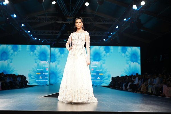 Icônes Féminines Révolutionnant le Monde de la Haute Couture